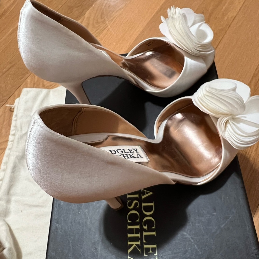 Badgley Mishka Satin pumps